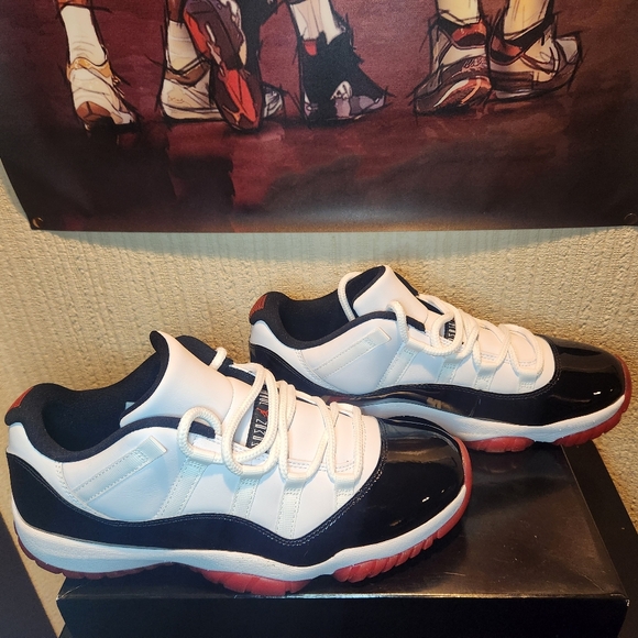 Air Jordan 11 Retro Low - white/university/red-black size 10.5 - Picture 3 of 8